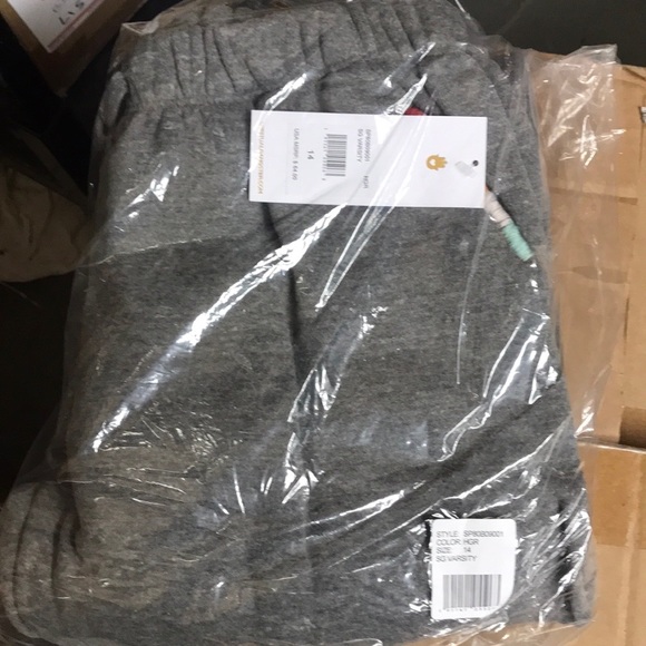 ⚡️FLASH SALE⚡️ SG Varsity Favorite Sweats 8/12/14! - Picture 6 of 8